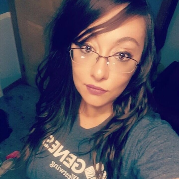 Meet your Posher, Rachel - Picture 1 of 4